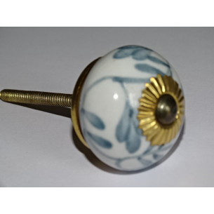 Pomoli per cassetti o porte con ante grigie