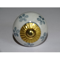 Boutons de tiroirs ou porte blanc et fleurs grises
