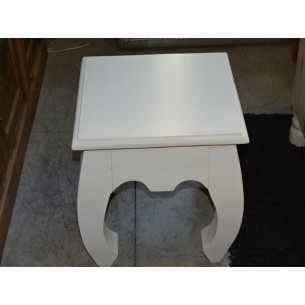 Tabouret opium 40x40 cm patine blanche.