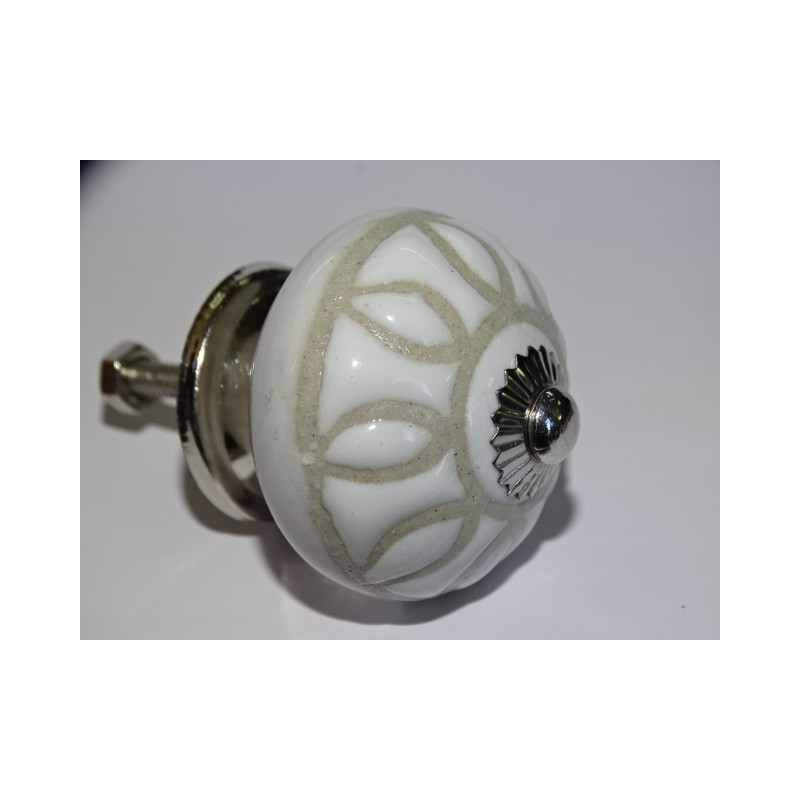 Pomos para muebles con estilo Inca en relieve - plata