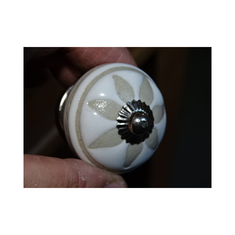 Furniture knobs with with small raised petals - silver