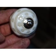 Furniture knobs with embossed circles and polka dots - silver