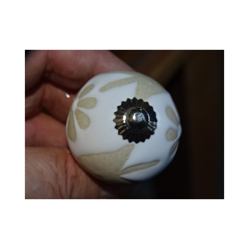 Pomos para muebles con flores y hojas en relieve - plata