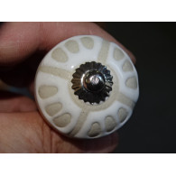 Pomelli per mobili con quattro trii di punti in rilievo - argento