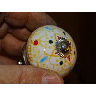 Boutons de meubles blanc avec arabesque orange clair - argenté