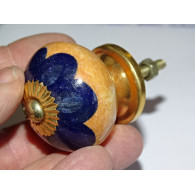 Poignée de meuble marron et bleu outremer