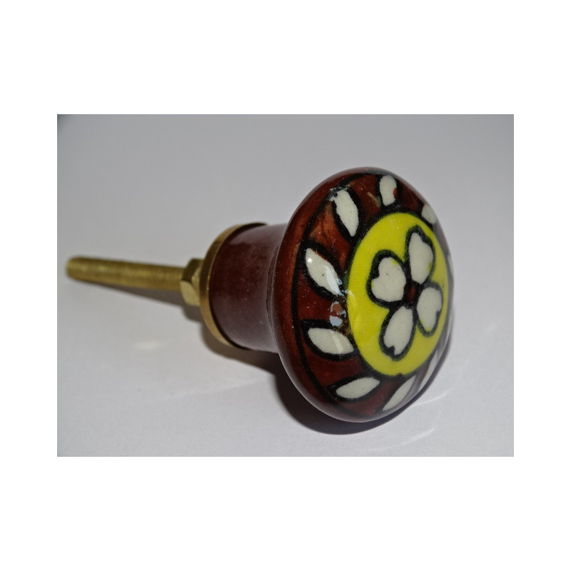 bouton en porcelaine marron et jaune avec fleur blanche